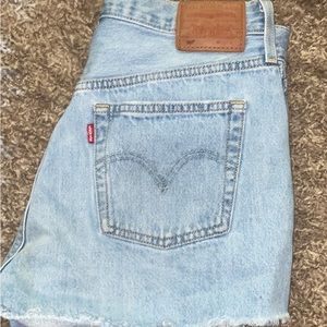 Levi Shorts !! worn a couple times. Selling I don’t need them anymore